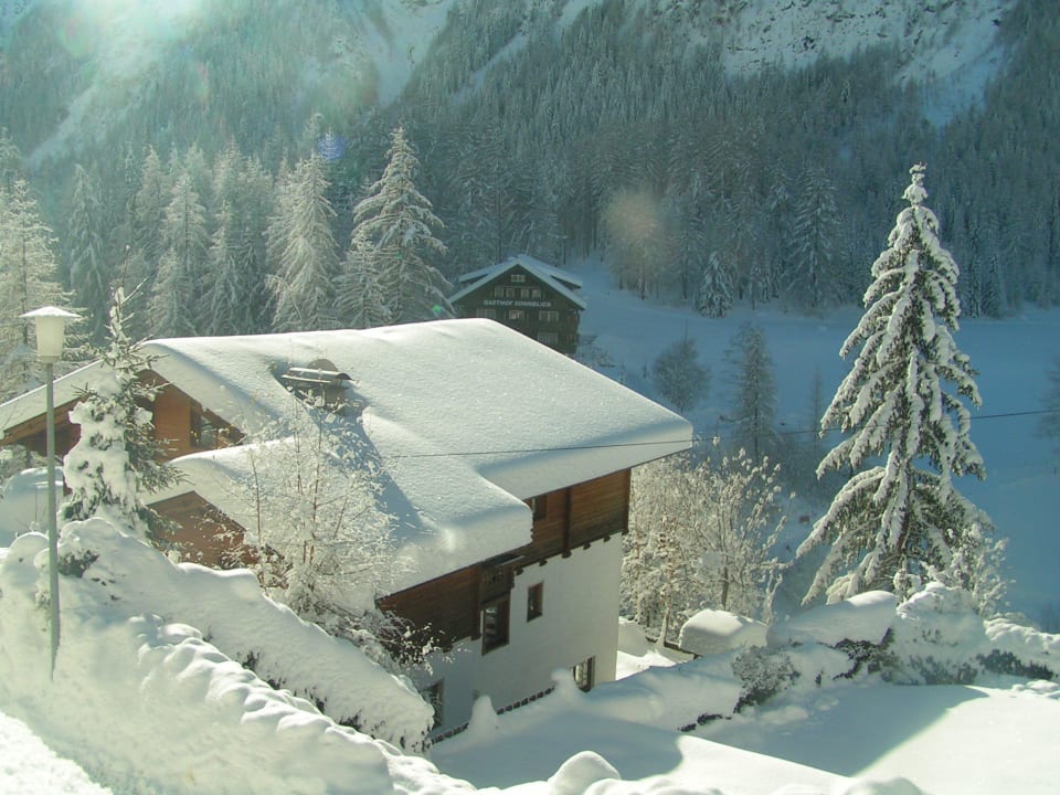 Tief verschneit 2014 Ferienhaus Bergsee