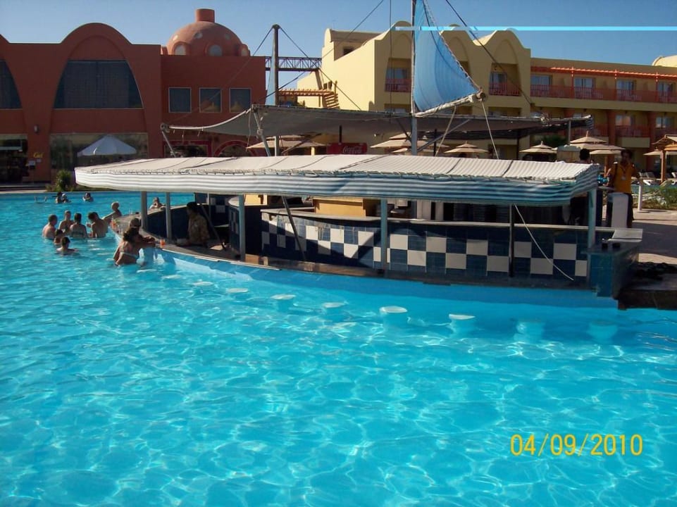Poolbar Titanic Beach Spa & Aqua Park