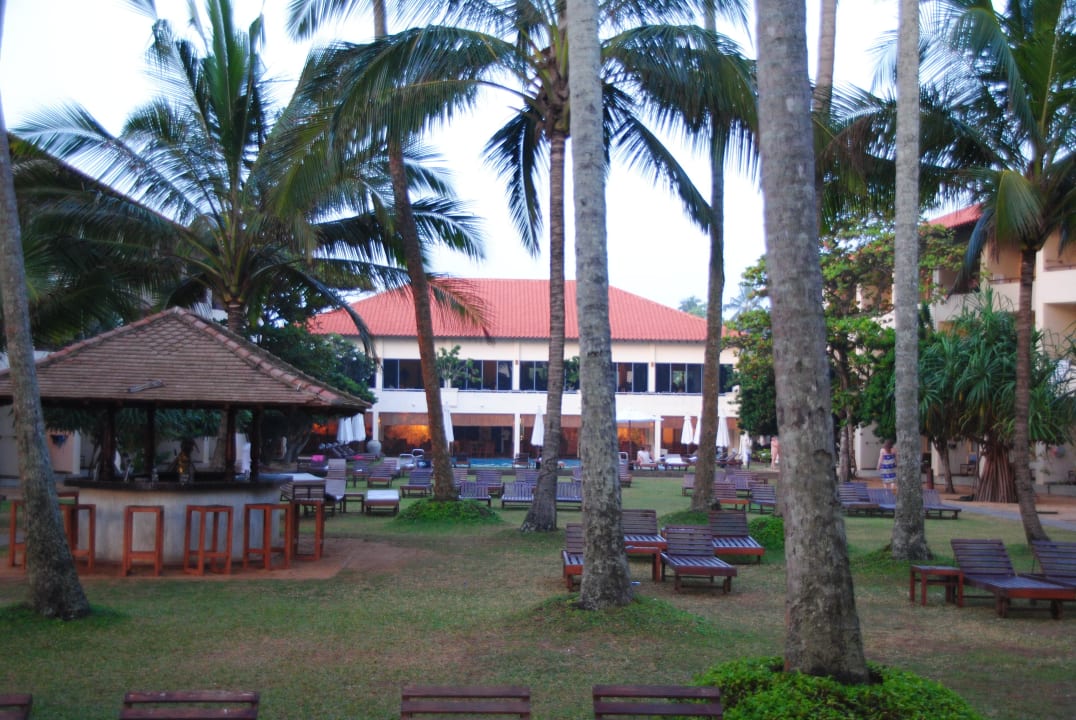 Blick in Richtung Restaurant/Hauptpool Mermaid Hotel & Club