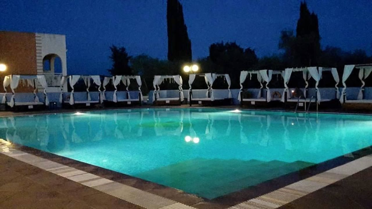 Pool an der Bar Michelangelo Resort