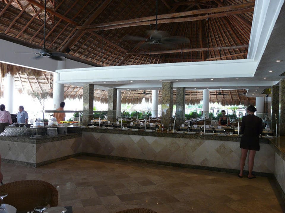 Mittagsbuffet im Strandrestaurant Catalonia Royal Tulum Beach & Spa Resort - Adults only