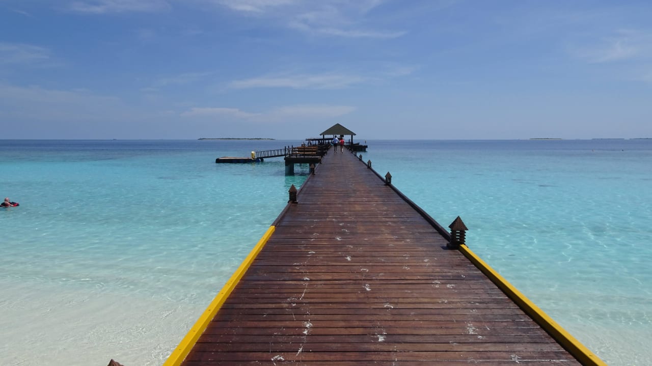 Der Steg zum Schnorchelriff Adaaran Select Meedhupparu Island Resort - Premium All Inclusive