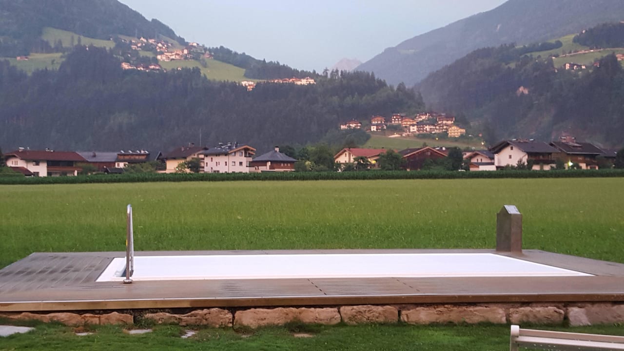 Vue depuis jaccuzi extérieur Theresa - Wellness & Genießer Hotel