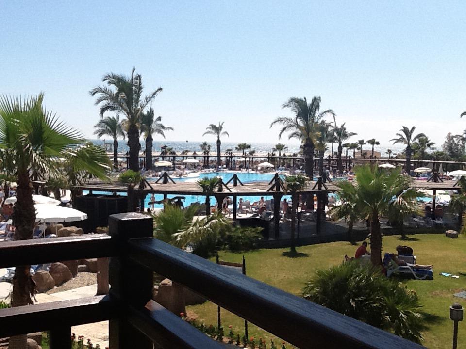 Blick auf Pool TUI BLUE Palm Garden