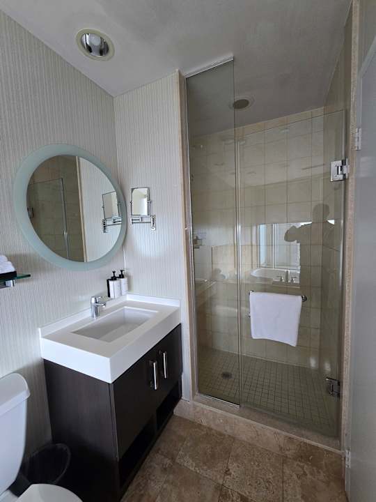 Zimmer One King West Hotel & Residence