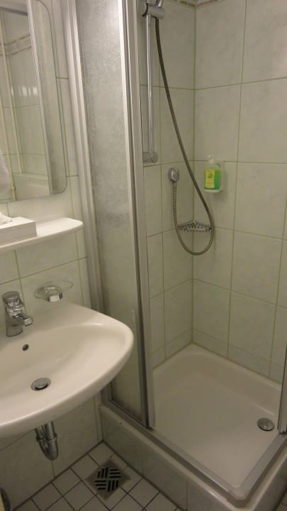 Dusche und WC Hotel Peterhof
