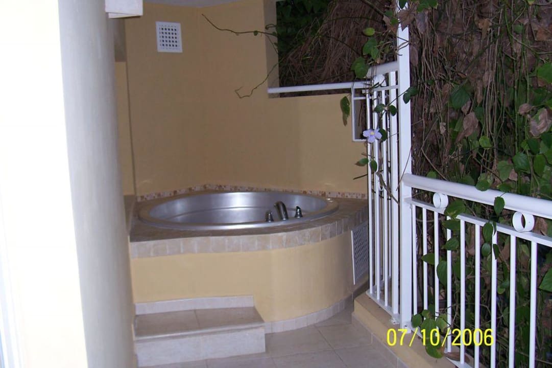 Whirlpool auf unserem Balkon Wyndham Alltra Punta Cana