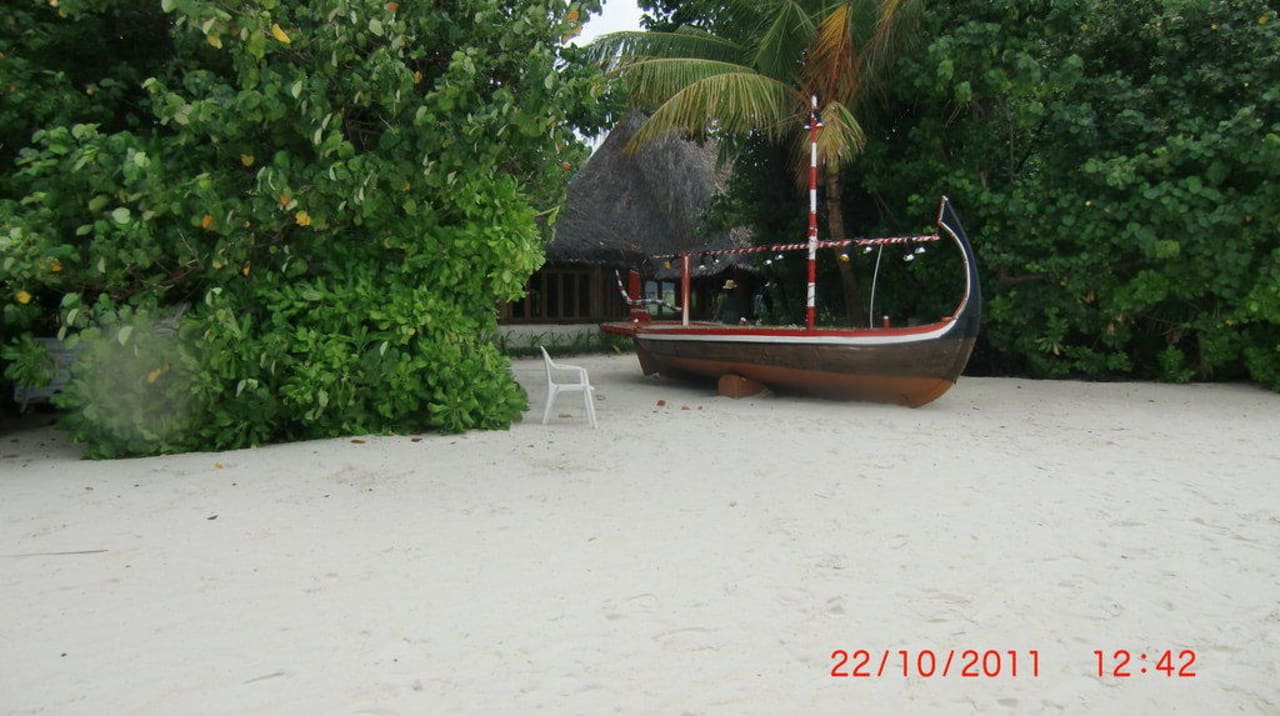 Buffet an manchen Tagen am Strand Sun Siyam Vilu Reef