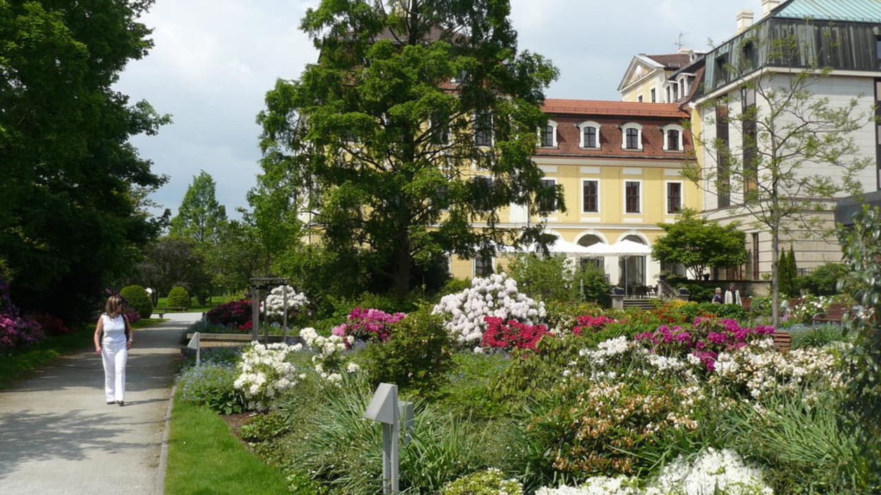 "Ein Teil der schönen Gart..." Bilderberg Bellevue Hotel Dresden