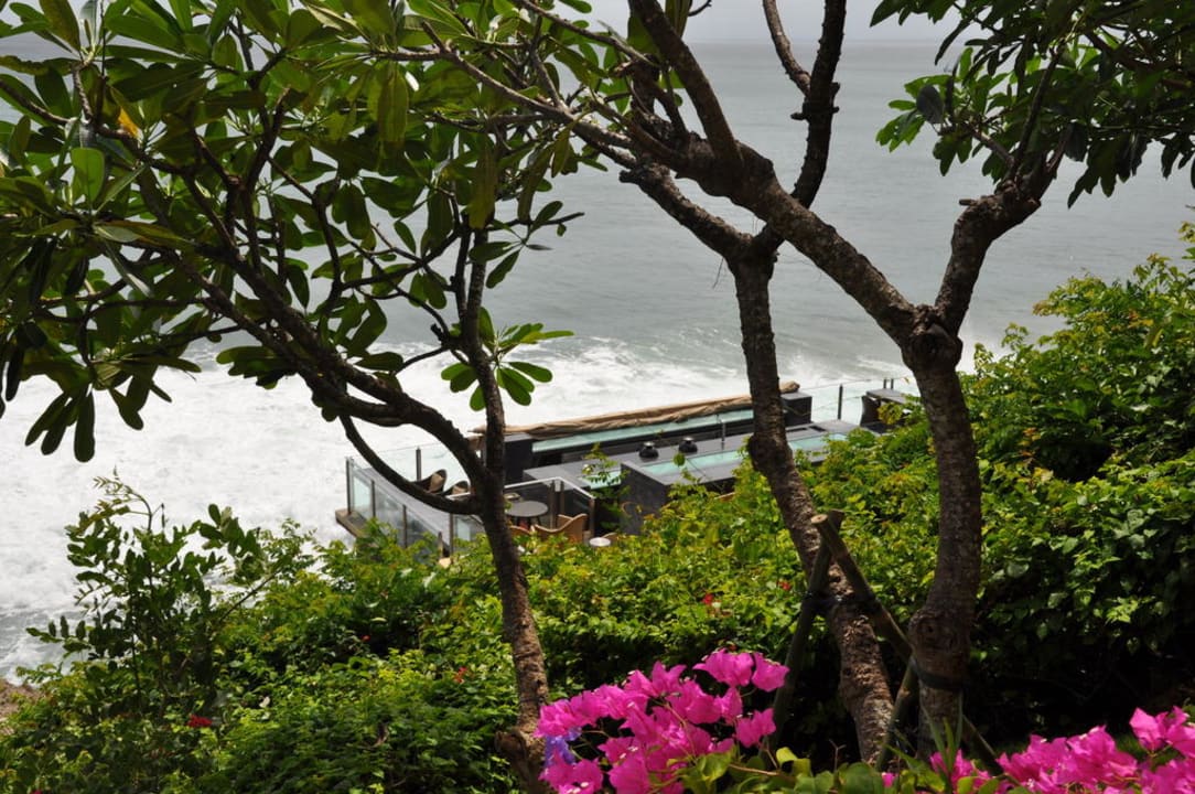 Aussicht zur Rockbar AYANA Resort Bali