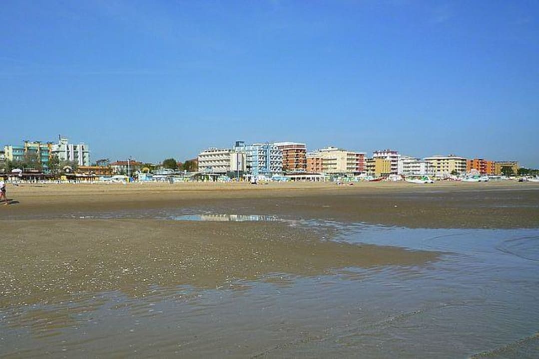 Внешний вид ,пляж Hotel Grand Meeting