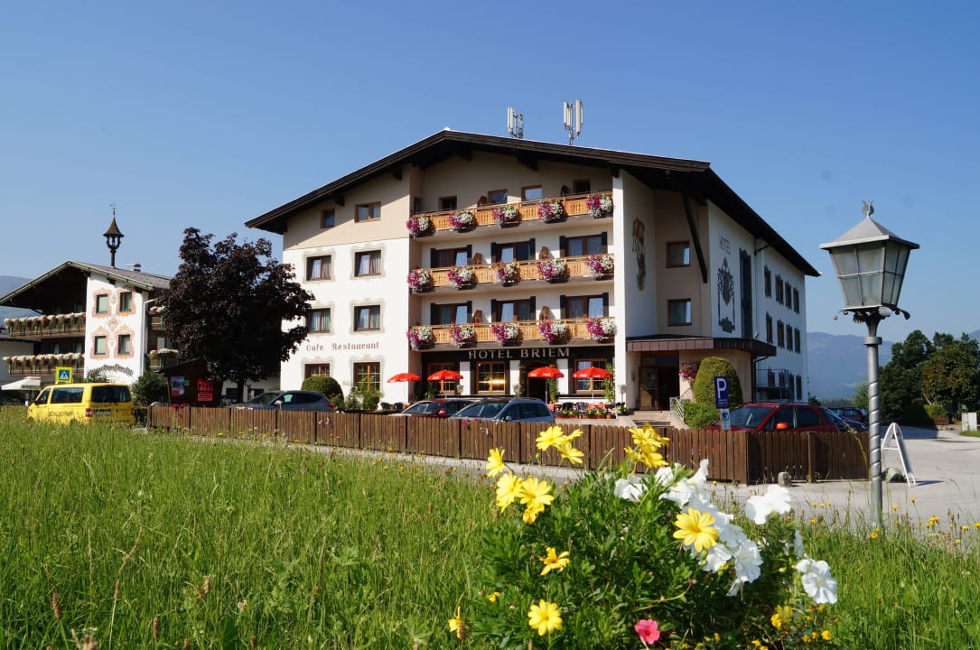 Hotel Außenansicht Sommer Hotel Briem