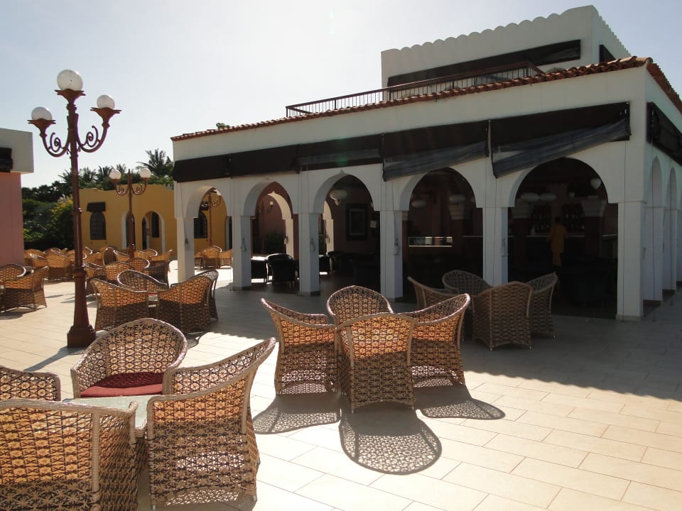 Poolbar und Fläche für Abendshows Hotel Riu Palace Zanzibar