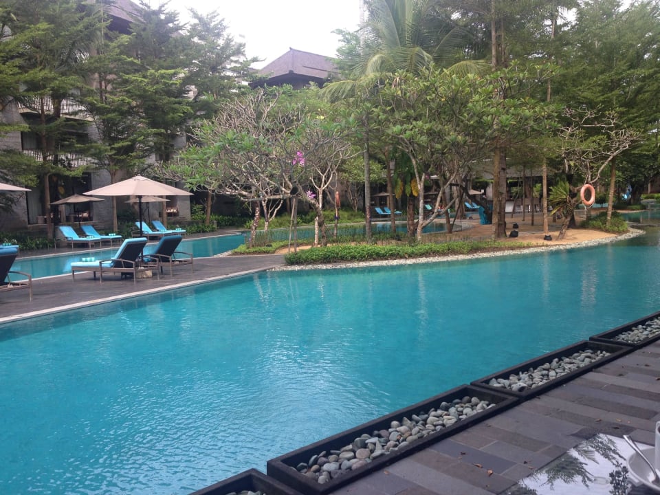 Schön angelegte Lagune Courtyard by Marriott Bali Nusa Dua