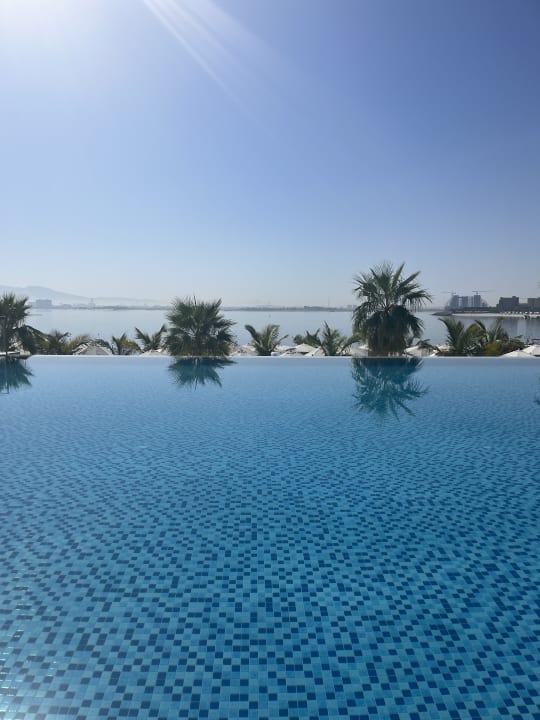 Pool Hampton by Hilton Marjan Island