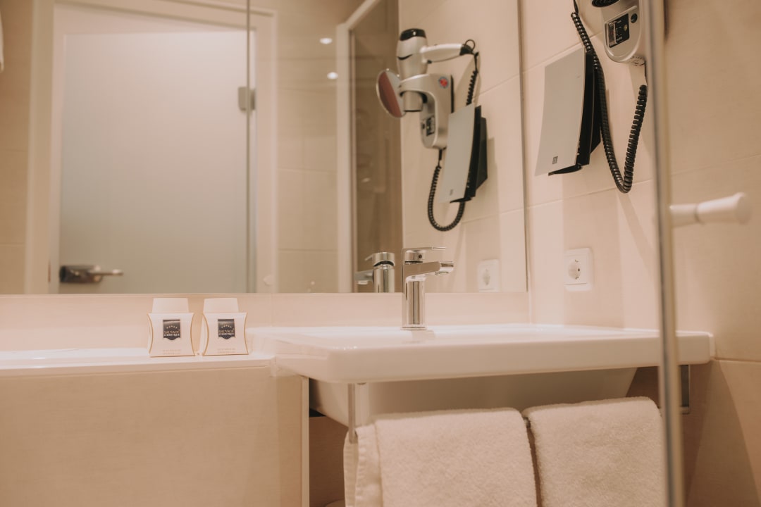 Zimmer King's Hotel Center