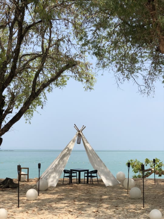 Strand Island Escape Burasari