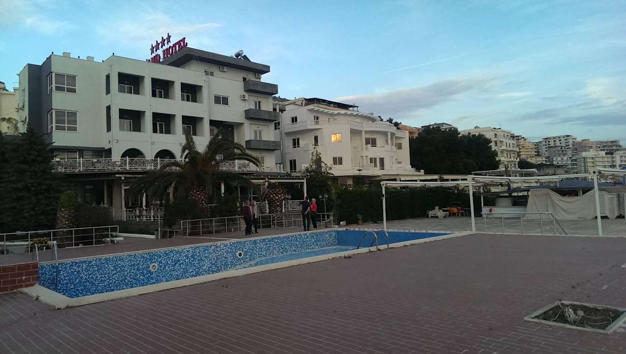 Pool noch ohne Wasser Grand Hotel Saranda