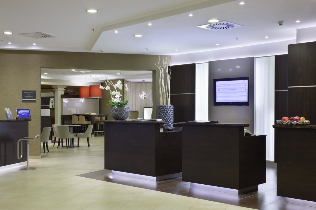 Rezeption  Courtyard by Marriott Hannover Maschsee