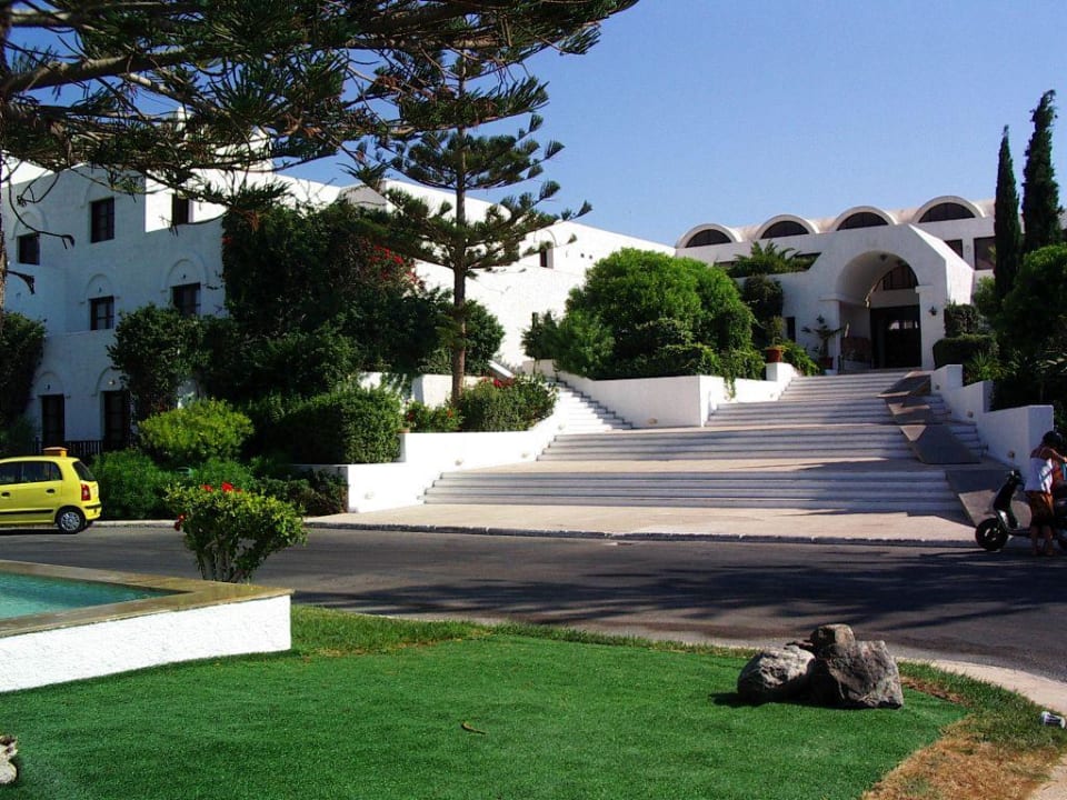 Eingang des Hotels TUI BLUE Oceanis Beach and Spa Resort