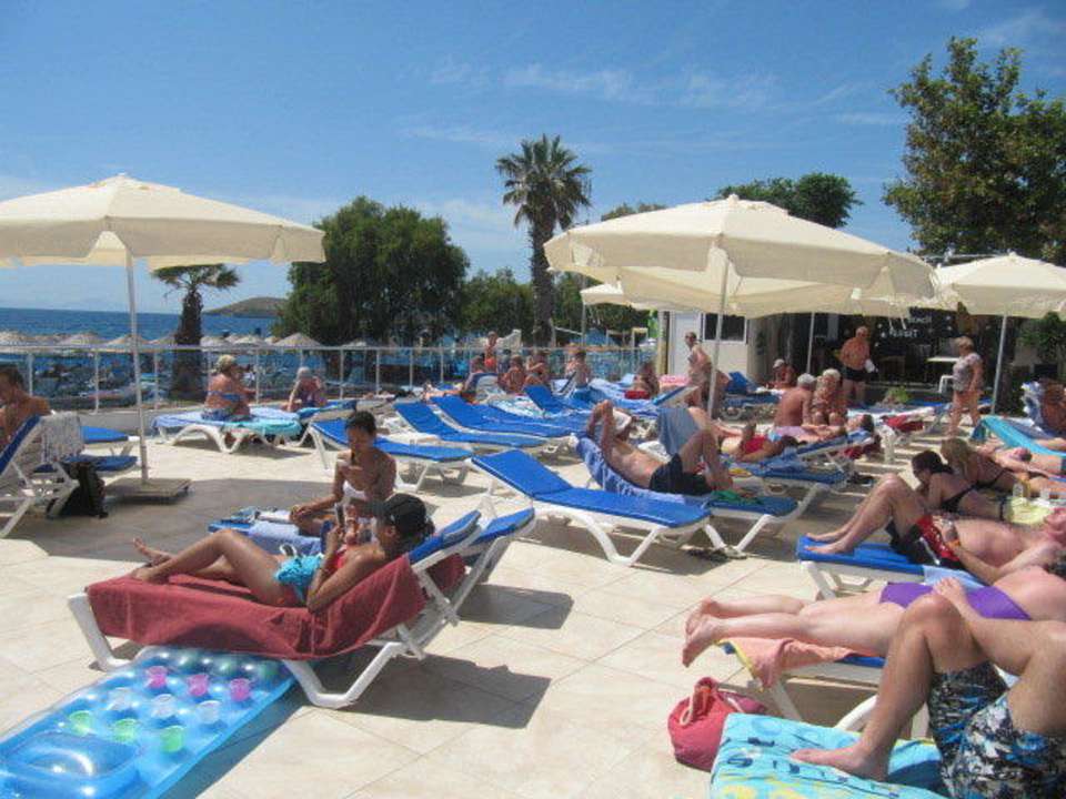 Teren przy basenie Petunya Beach Resort