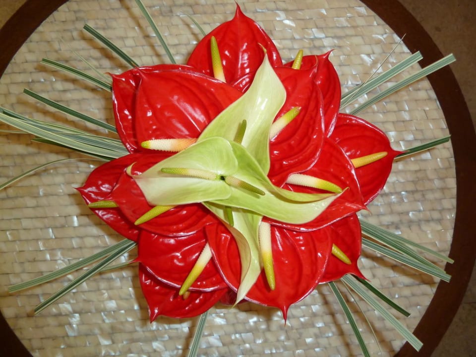 Blumenschmuck in der Lobby Shangri-La Le Touessrok Mauritius
