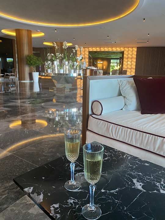 Lobby Rubi Platinum Sign