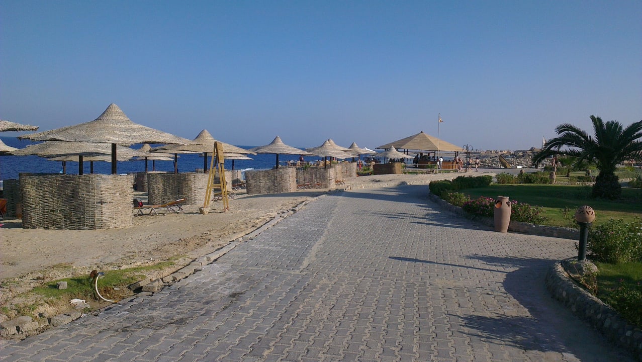 Ruhebereich am Strand Sentido Akassia Beach