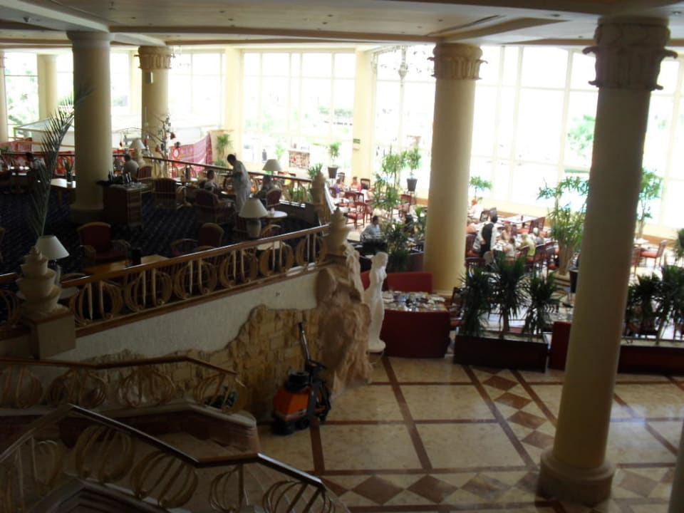 Widok na restaurację i bar Safir Sharm Waterfalls Resort