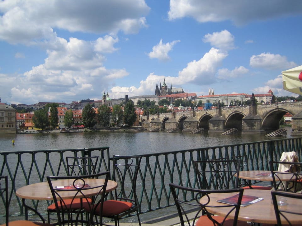 Gegenüber des Hotels gibt es diesen Ausblick The Mozart Prague - Preferred Hotels & Resorts