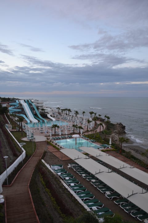 Wasserrutschen-Park und überdachte Sonnenliegen Vikingen Infinity Resort & Spa