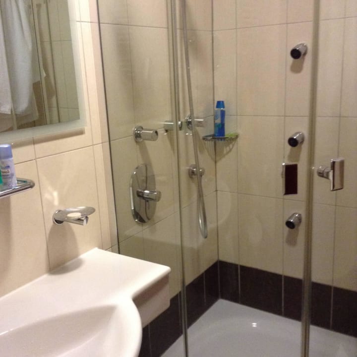 Bad Zimmer 207 Eurostars Queen of Montenegro