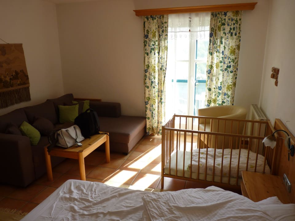 Zimmer mit Gitterbett Birkenhof Loipersdorf