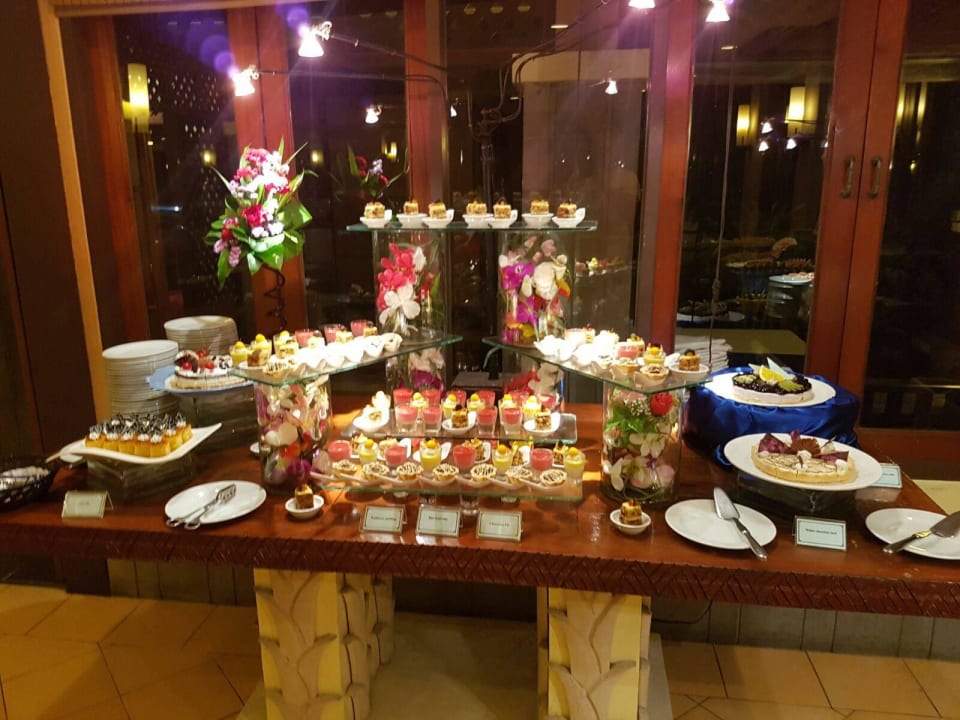 Nachspeisebuffet bevor ich kamm Khao Lak Merlin Resort