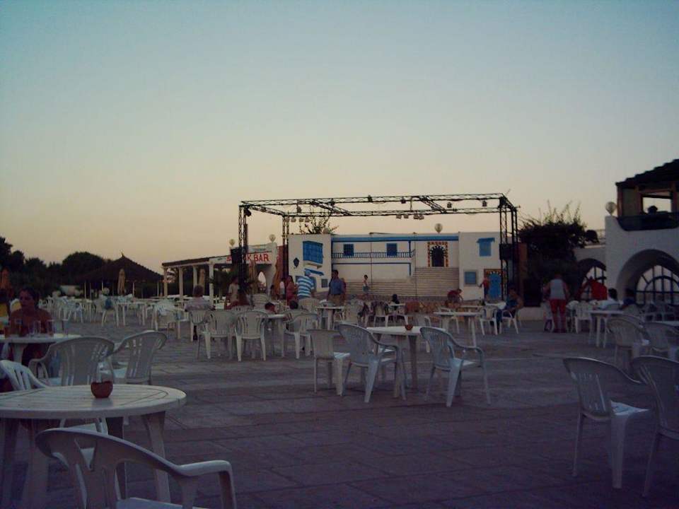 Showbühne mit Nachmittagbeschallung The Club Hammamet