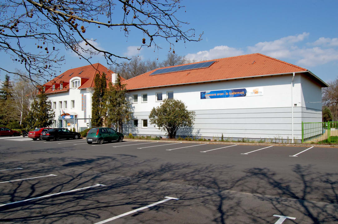 Building and parking lot Hotel Aphrodite