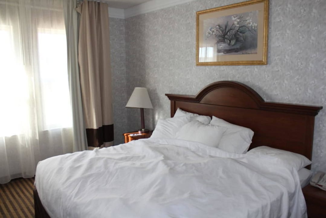 KingSize Bett Zimmer 202 Comfort Suites Visalia