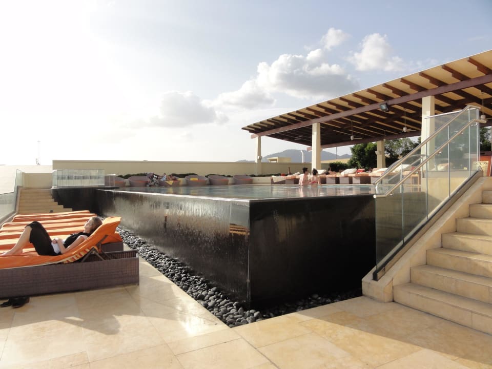 Pool 4. OG - Richtung Poolbar Hyatt Regency Trinidad