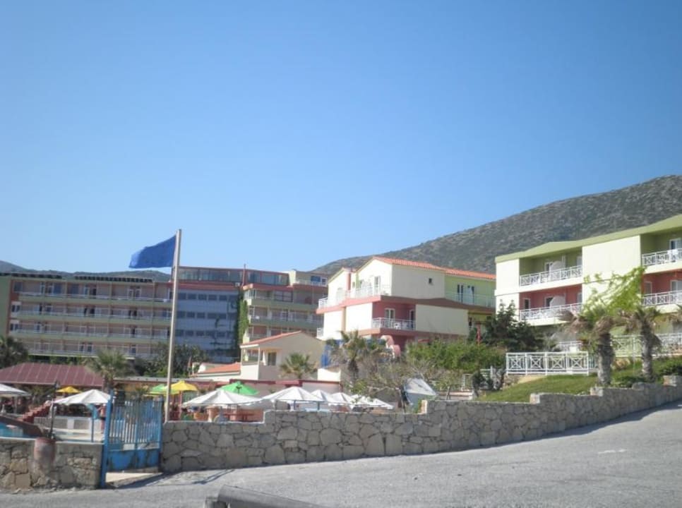 Hotel w tle Eri Beach & Village