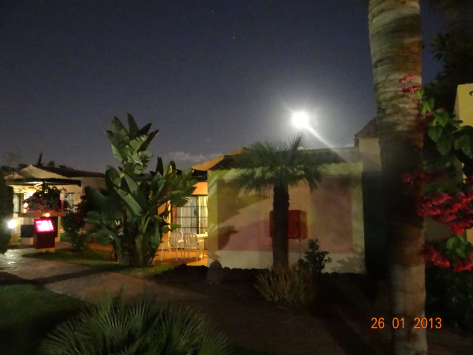 Anlage bei Nacht allsun Hotel Esplendido