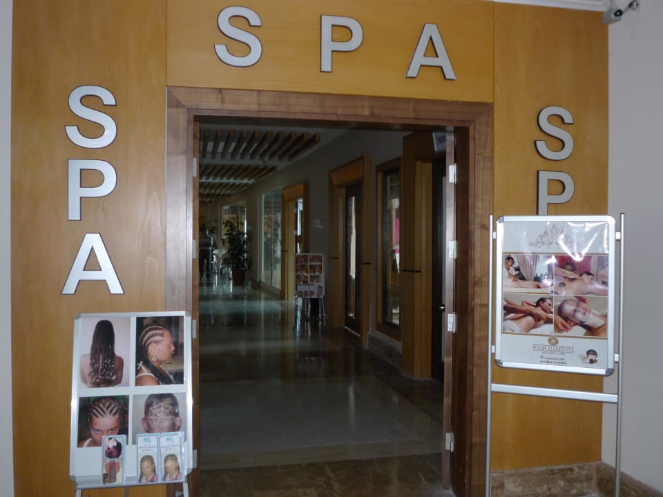 Wejście do SPA Crystal Admiral
