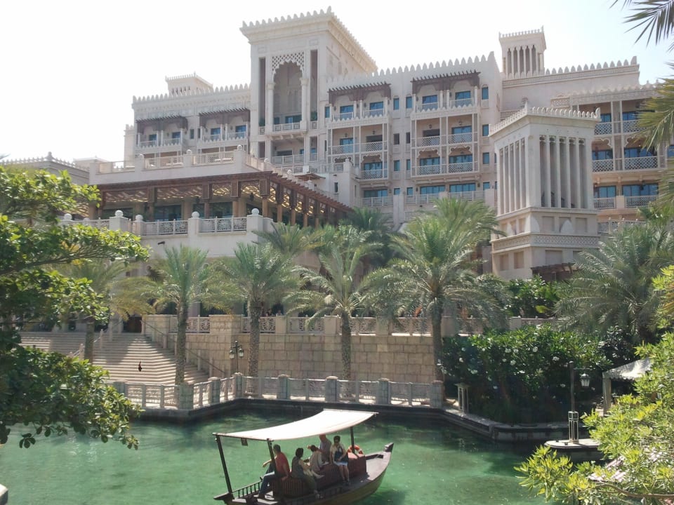 Wasserwege und Hotel  Jumeirah Al Qasr