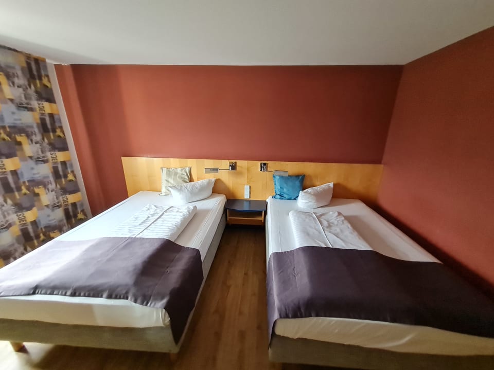 Zimmer AMEDIA Hotel Dresden Elbpromenade