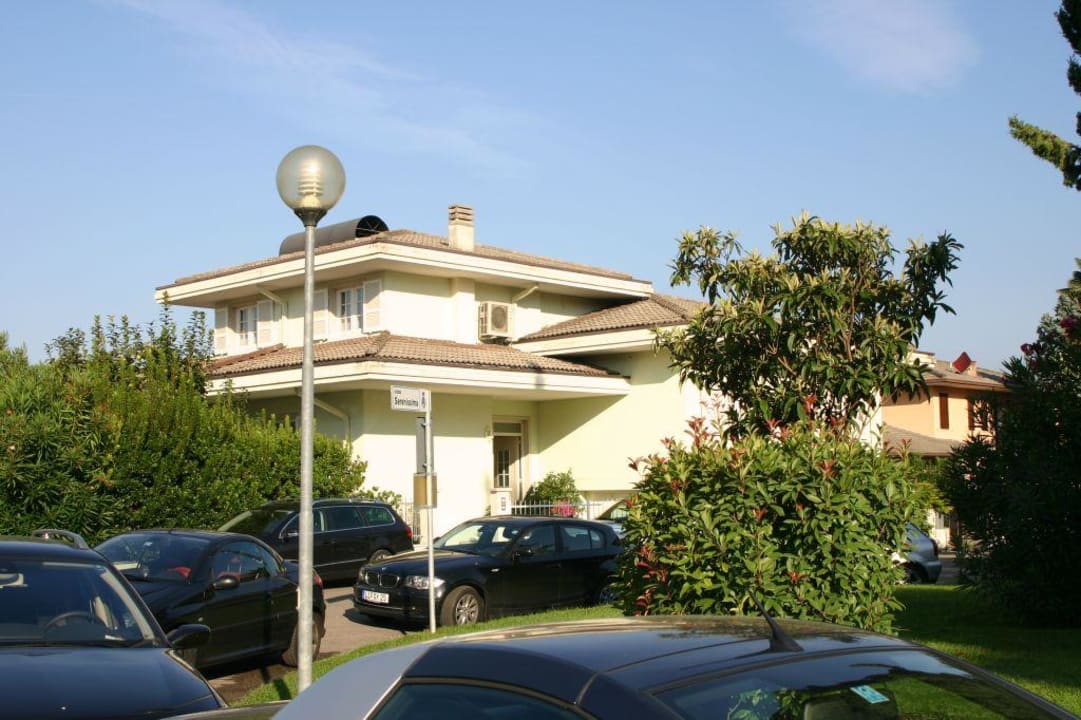 Blick auf die Villa Hotel Gardenia & Villa Charme