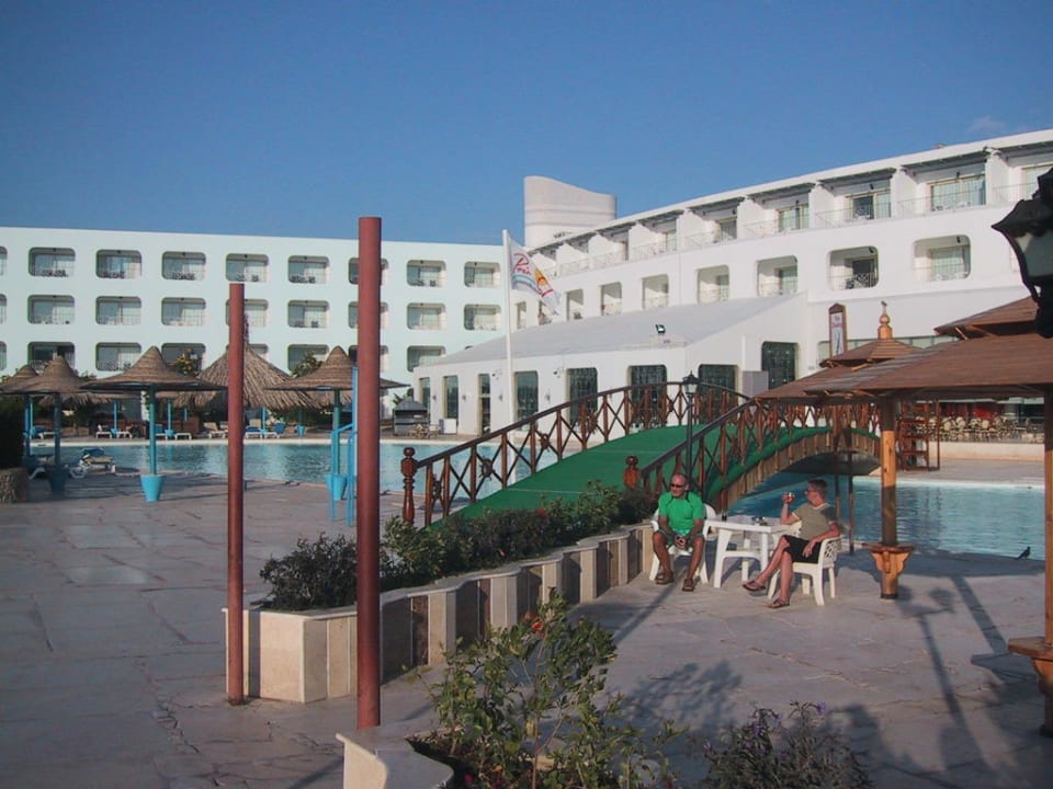 Hotel Innenseite zum Pool Titanic Resort & Aqua Park