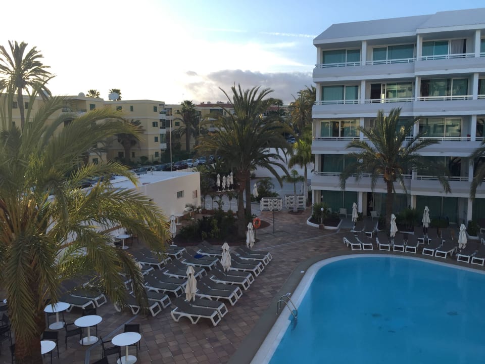 Innenhof alltoura Club Hotel Akeah Broncemar