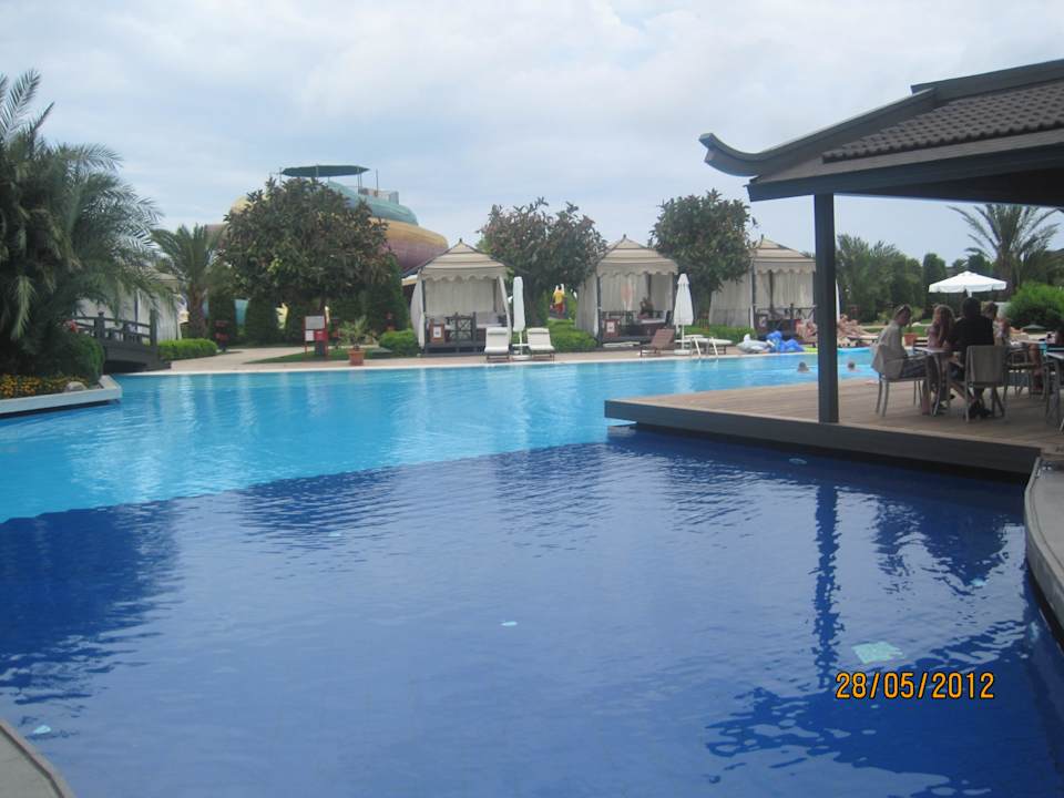 So gepflegt der Pool Limak Lara Deluxe Hotel & Resort