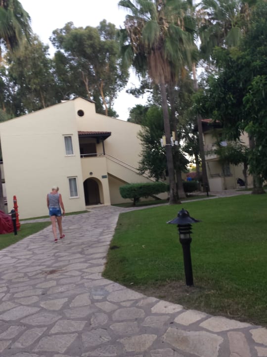 Aussenansicht auf ein arpartmenthaus Melas Holiday Village