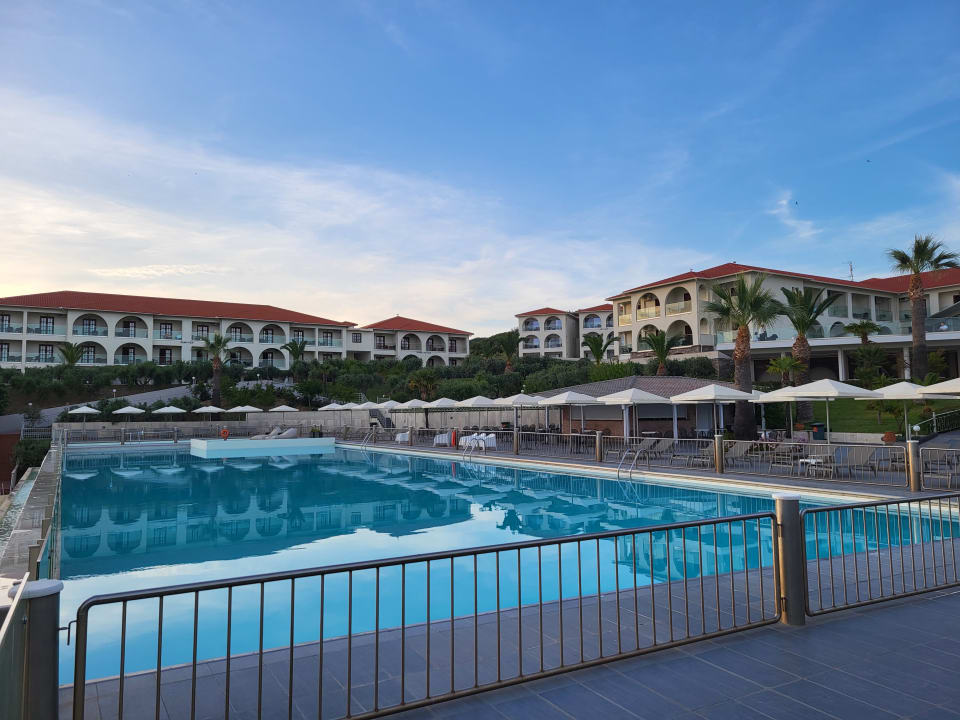 Pool Akrathos Beach Hotel