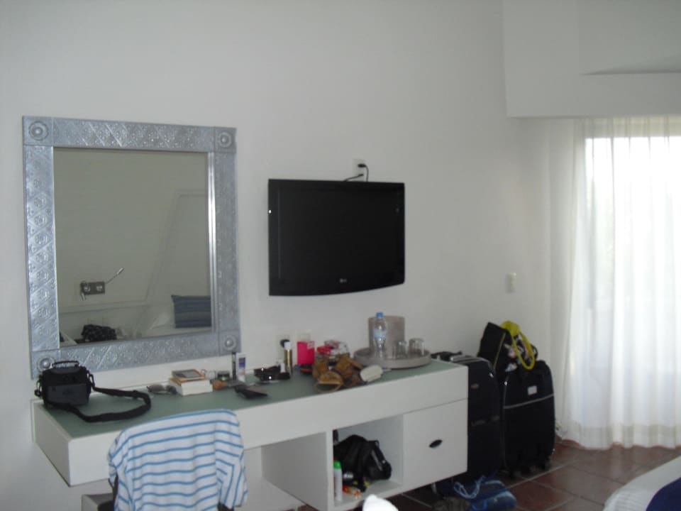 Anrichte mit Spiegel und Fernseher Viva Maya by Wyndham - All Inclusive Resort